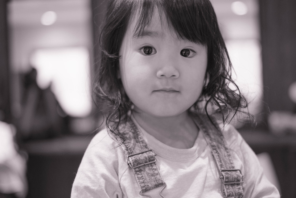 子どもモノクロ